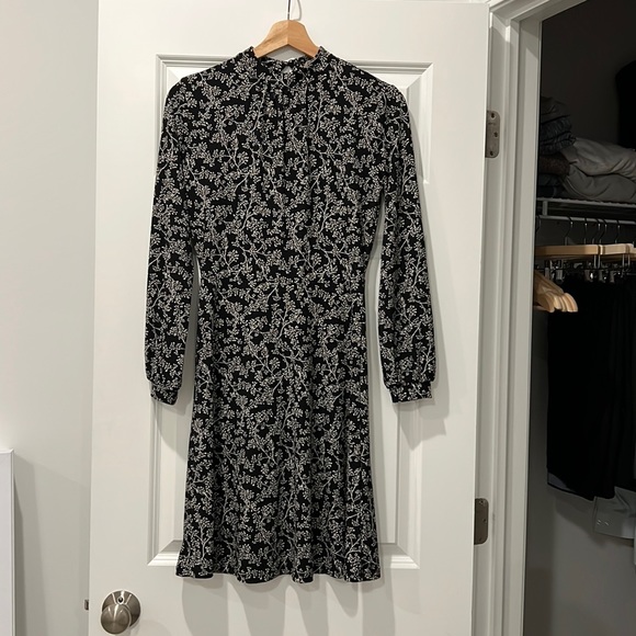 H&M Dresses & Skirts - BLACK AND WHITE FLORAL DRESS